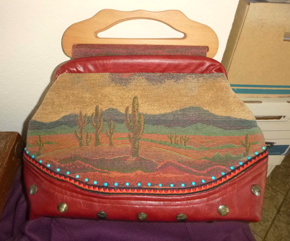 Bag with wooden bag handles