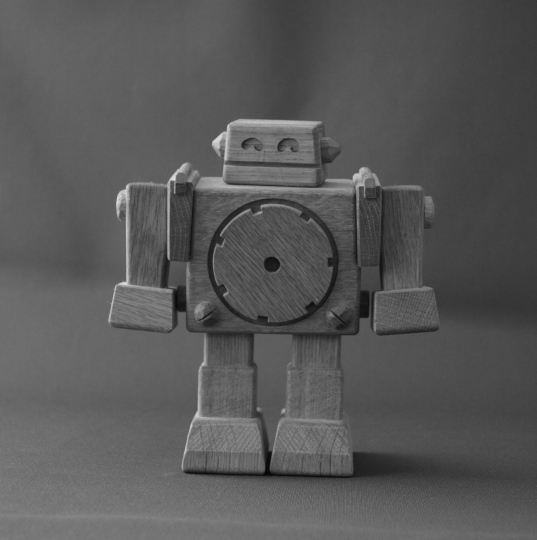 木のロボットの画像